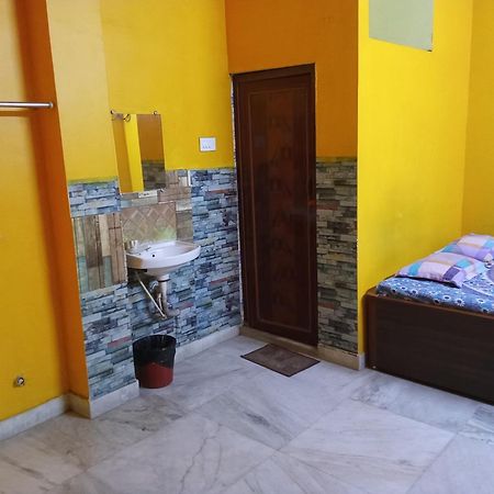 Amar Priya Guest House Calcuta Exterior foto